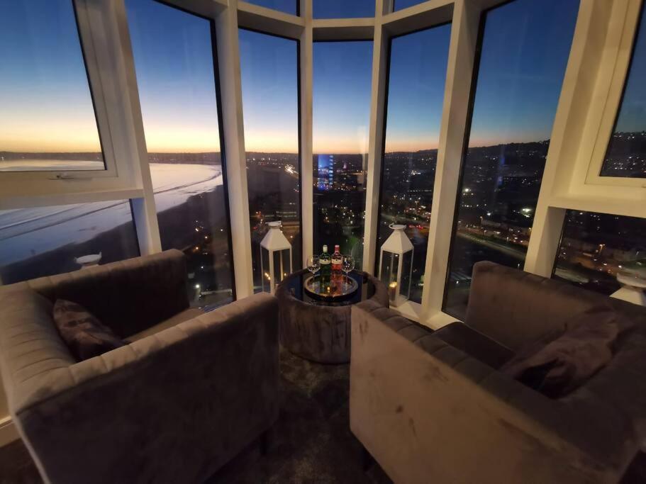 The Panoramic - The Finest Apartment In The City - By Tifa Stays Свонсі Екстер'єр фото